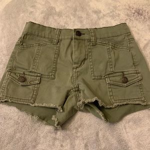 Muddy olive Shorts